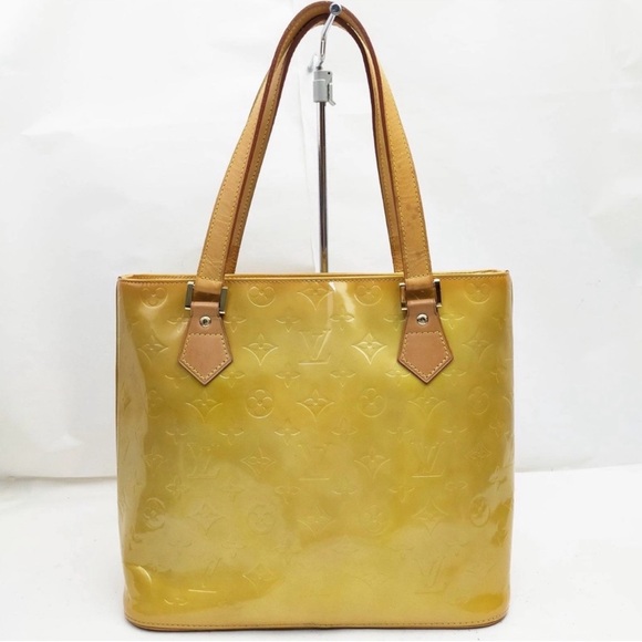 Louis Vuitton Handbags - 🏅🏆 ⭐️ 1/40 Will Win An LV Vernis Bag!! $25 Jebwa Credit & Free Shipping!! ⭐️ 🏆🏅